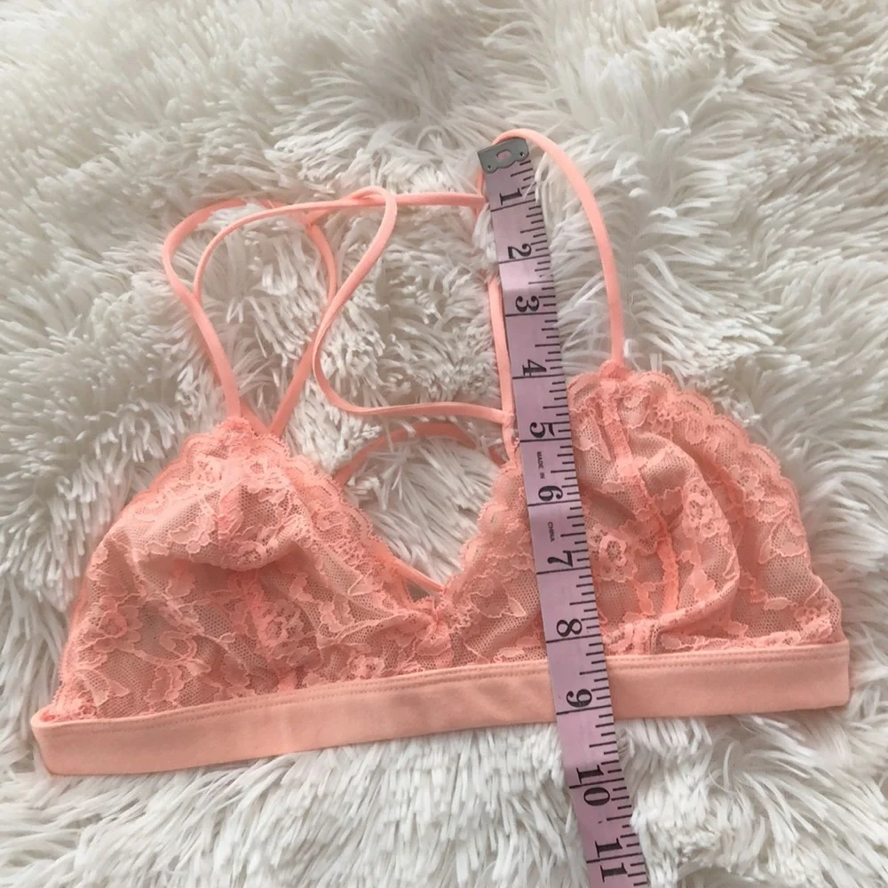 2014 NWOT Victoria’s Secret Floral Lace Bralette in Peach Size Small